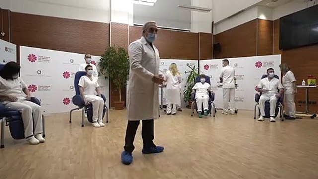 La somministrazione del vaccino anti-Covid allo Spallanzani di Roma