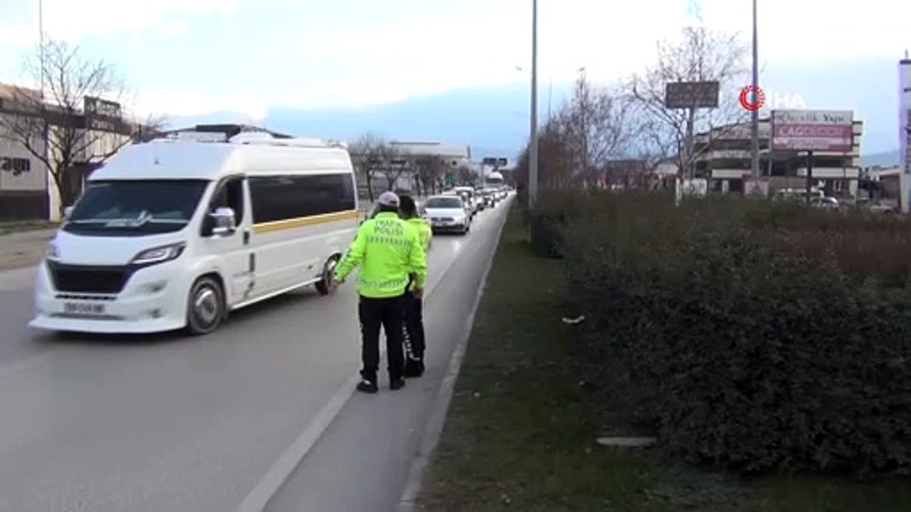 Kısıtlamaya uymadılar...Kimi at bindi, kimi sokakta maç yaptı, kimi gezdi