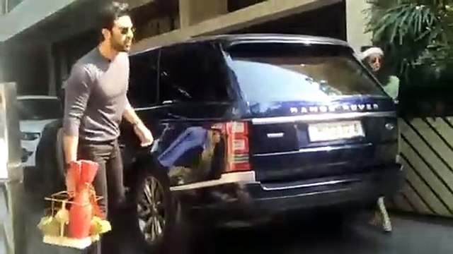 Ranbir Kapoor Arrived with Girlfriend Alia Bhatt at Kapoor family Christmas lunch | SpotboyE