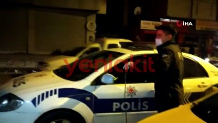 Taksi durağına kılıçla saldırdı! Taksiciler tekme tokat dövdü