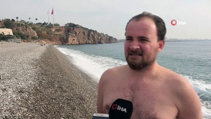 Kısıtlamanın ve denizin keyfini turistler çıkardı