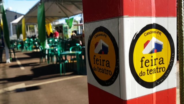 Cascavelenses aproveitam atrativos da Feira do Teatro na manhã deste domingo