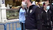 Kadın turist polisin gözü önünde gazeteciye böyle saldırdı