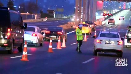 Turist kendisini uyaran polise saldırdı | Video