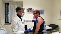V-day ad Andria, il dottor Giancarlo Cannone tra i primi a sottoporsi al vaccino anti-covid