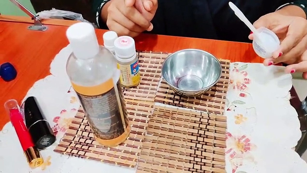 HOMEMADE WINTER LIP BALM|| DIY VIT E LIP BALM || HOW TO TURN DRY,CHAPPED LIPS TO SOFT LIPS|| LIP BALM