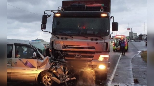 제주 서귀포 승합차-트럭 충돌...1명 사망·6명 부상 / YTN