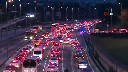 56 saatlik kısıtlamanın sonlanmasıyla E-5'te trafik yoğunluğu