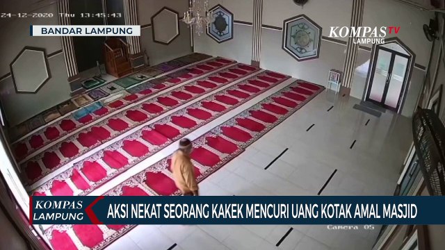 Pencurian Kotak Amal Masjid Terekam CCTV