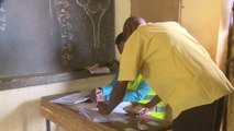 الناخبون في النيجر يدلون بأصواتهم في الدور الأول للانتخابات الرئاسية