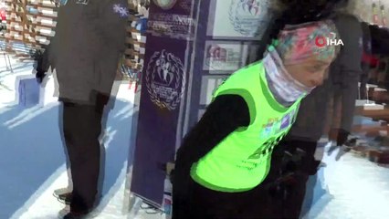 Kayaklı koşu yarışları nefes kesti