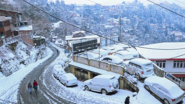 Shimla season's first snowfall, several roads blocked