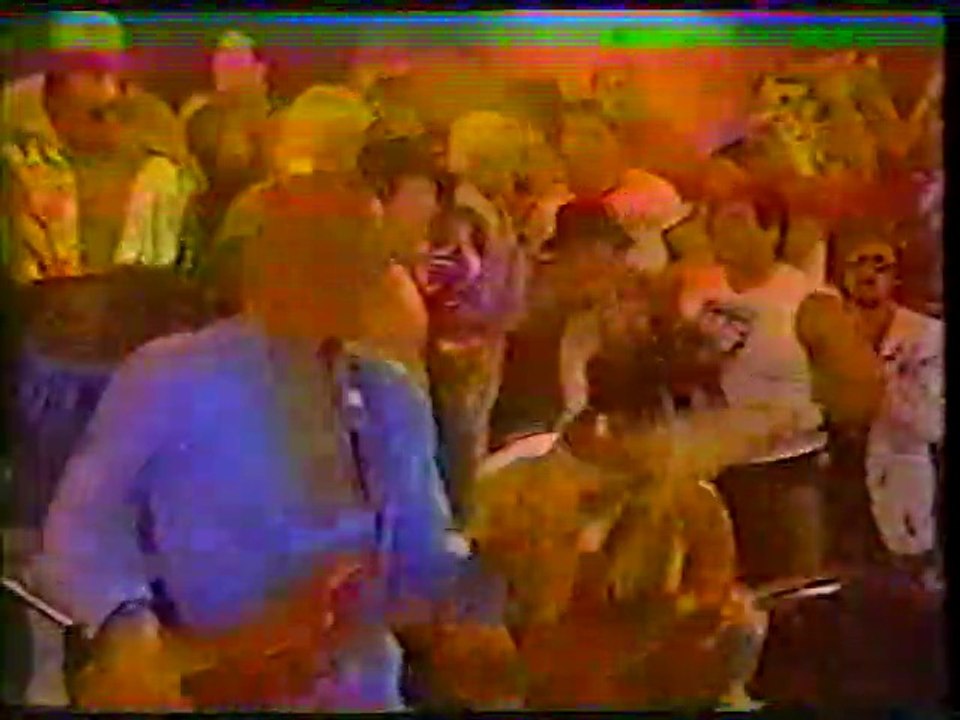 Land of 1000 Dances music video (TNT 1986-01-03)