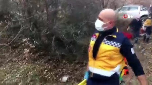 - Kayalıklardan düşen avcı ölümden döndü- Ayağı kırılan avcıyı Doğa Koruma ve Milli Parklar ekipleri kurtardı