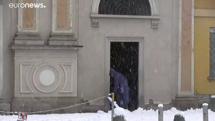 Umgestürzte Bäume, gesperrte Straßen: Schnee legt Norditalien lahm