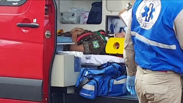Militar de 21 anos fica ferido em acidente na esquina das ruas Casemiro de Abreu e Fagundes Varela