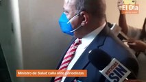 Ministro de Salud da la callada por respuesta a periodistas que cubren Palacio