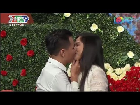 TẮT ĐIỆN cặp đôi vừa gặp đã TRAO NHAU NỤ HÔN vô cùng ĐẬM SÂU, chàng trai CẦU HÔN luôn bạn gái IBMHH