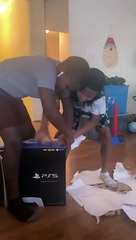 Il fait croire à ses fils qu'ils ont un ps5 pour Noël