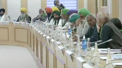 Скачать видео: Here's why the Govt extended talks with farmers for one day