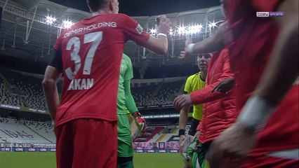 Turquie : Expulsé pour avoir montré une vidéo à l'arbitre !