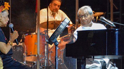 Canciones e intérpretes que también inmortalizaron a Manzanero