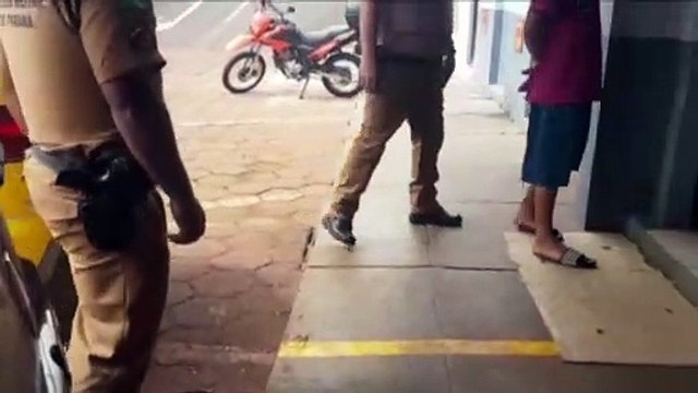 PM encaminha dois para a delegacia, com crack e rádios comunicadores