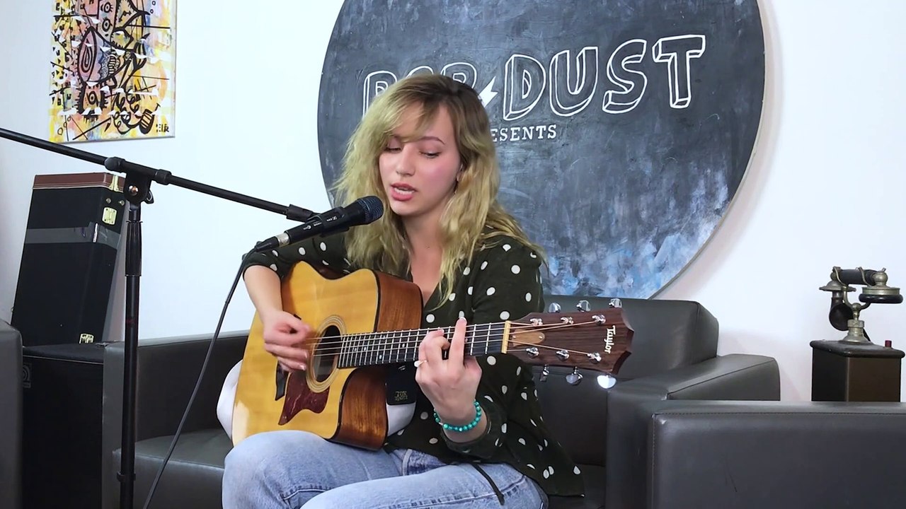 Hailey Knox performs "Traumatized"