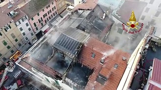La Spezia - Incendio in un palazzo del centro evacuate 100 persone (28.12.20)