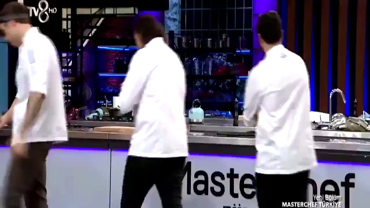 MasterChef Serhat sinirlendi, stüdyoyu birbirine kattı! | Video