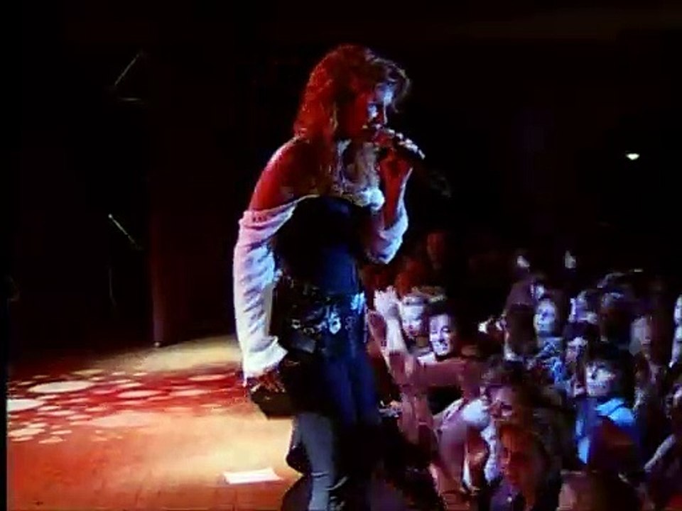 Andrea Berg Live — “Vielleicht ein Traum zu viel” (+ Beitrag) — Live on Tour – Hamm | (From Andrea Berg – Emotionen Hautnah) | { Live: 2003 } — By: Andrea Berg