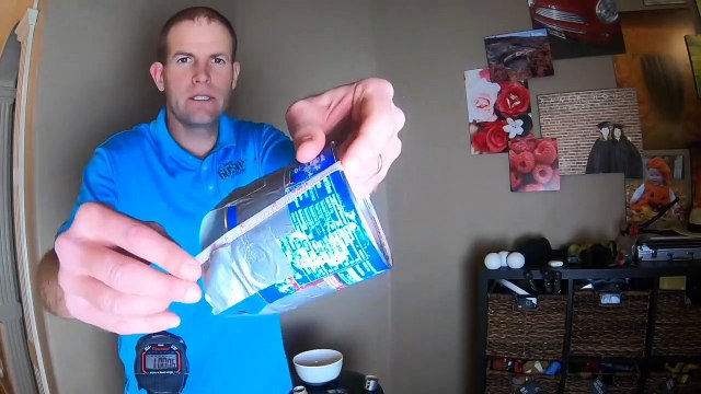 رجل ينجح في التقاط 52 حبة على رأسه يدخل موسوعة غينيس للأرقام القياسية