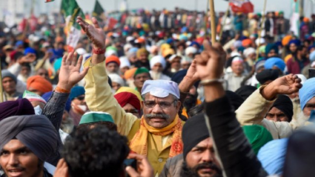 Farmers accept govt offer for talks tomorrow
