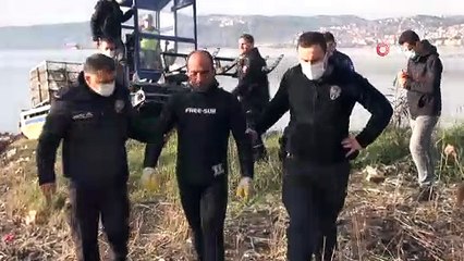 Denize ve sazlıkların arasına kaçan midyecileri polis tek tek topladı