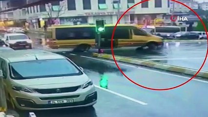 Kadının kulağının koptuğu minibüs dehşeti anbean görüntülendi