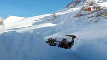 42 kişinin hayatını kaybettiği Bahçesaray yolunda karla mücadele çalışması