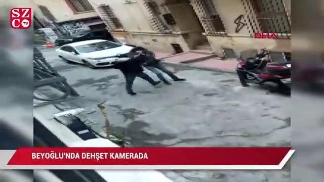 Beyoğlu’nda dehşet: Boğazından bıçaklayıp kaçtı