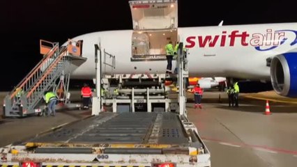 La vacuna de Pfizer llega al aeropuerto de Vitoria