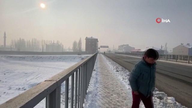 Ağrı’yı etkisi alan Sibirya soğukları nedeniyle Murat Nehri Buz tuttu