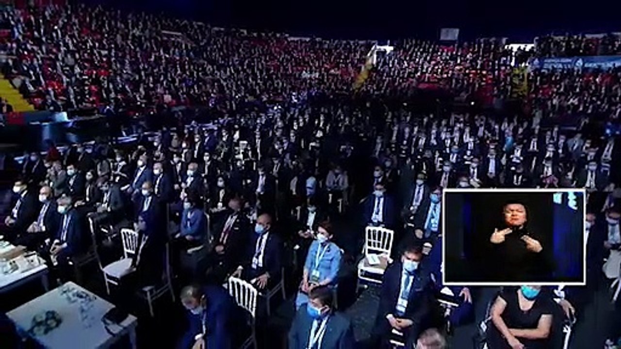 Ali Babacan, partisinin kongresinde yaptığı konuşma sırasında ağladı