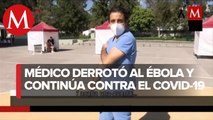 Médico que sobrevive al Ebola y la guerra es vacunado contra el coronavirus