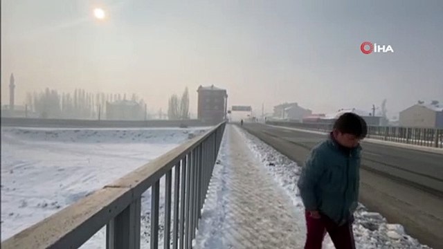 Ağrı’yı Etkisi Alan Sibirya Soğukları Nedeniyle Murat Nehri Buz Tuttu