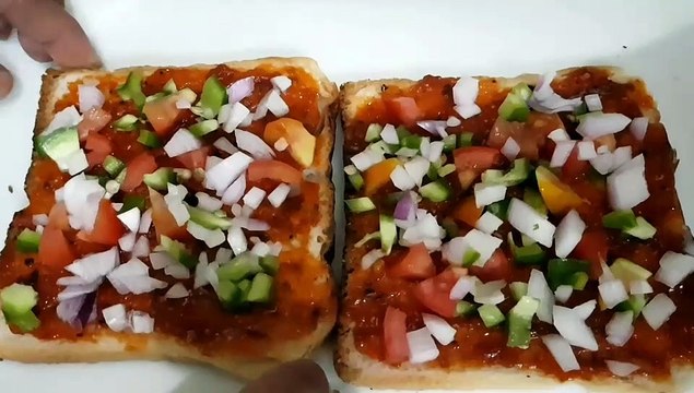 Easy Pizza Toast Recipe I Bread Pizza I Bread Pizza on Tawa I pizza Toast I How to make bread Pizza By Safina kitchen