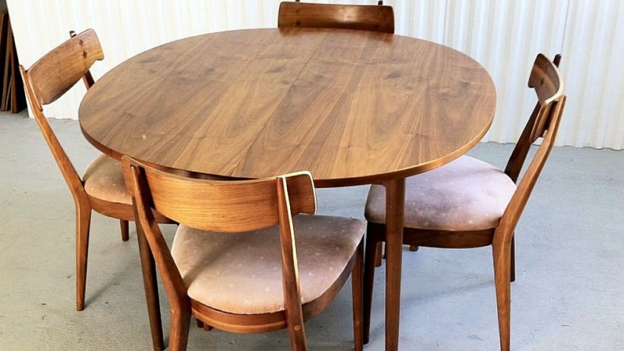 Modern Dining Table and Chairs