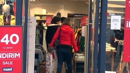 - Karşıyaka Çarşı’da yılbaşı hareketliliği