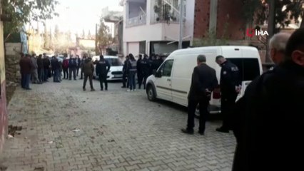 Rehin aldığı annesini öldürdü