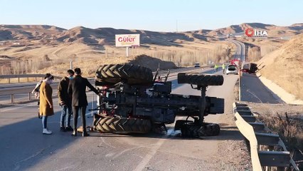 Römork traktörden ayrıldı, 25 metre sürüklendi: 3 kişi yaralandı