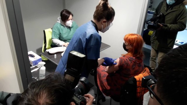 Navarra comienza a vacunar a profesionales de residencias