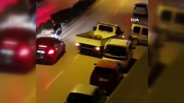 Yol verme kavgasında tekme ve yumruklar havada uçuştu