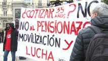 Protesta de pensionistas frente al Congreso contra la privatización de pensiones
